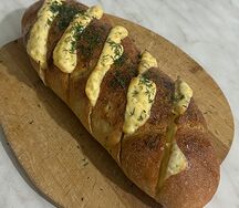 Хлеб с сыром и чесноком