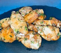 Крылья куриные с чесночным соусом