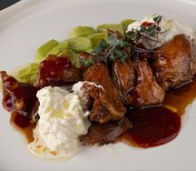 Утка конфи с сыром страчателла