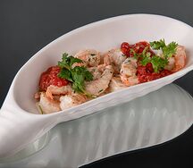 Тигровые креветки с печенными томатами