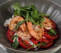 Страчателла, томаты и креветки