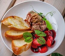 Паштет из куриной печени с гренками