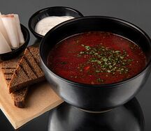 Борщ с салом и гренками