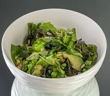 Салат зеленый с авокадо