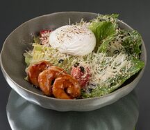 Салат Цезарь с креветками