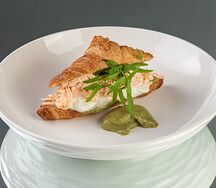 Круассан с креветкой и снежным крабом