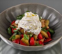 Перец, запеченный на огне, и страчателла