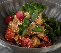 Баклажаны с томатами и кинзой