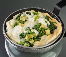 Белковый омлет с авокадо