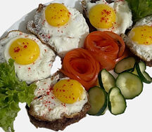 Бифштекс из говядины с яйцом от шефа