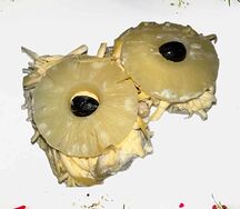 Салат с курицей и ананасом