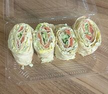 Рулетики из лаваша с творожным сыром и семгой