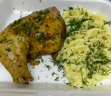 Обед Картофельное пюре и окорочок куриный