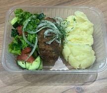 Пюре с куриной котлетой на мангале и салатом овощным