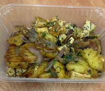 Жареная картошка с луком и куриным мясом