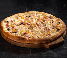 С копченой курицей и беконом 40 см