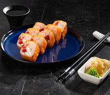 Маменори с креветкой и клубникой