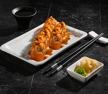 Ролл с угрем и креветкой