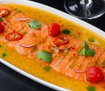 Севиче из лосося с пряными томатами