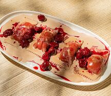 Сладкие равиоли с вишневым конфитюром