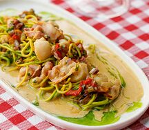 Спагетти с гребешком и беконом