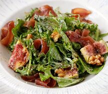 Салат с вяленой уткой и цитрусовым соусом