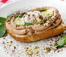 Бриошь с крем-чизом из тунца и лосося