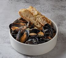 Мидии в сливочном соусе с сыром дорблю