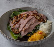 Салат с подкопчённой уткой