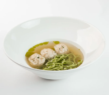 Куриный суп с зеленой лапшой