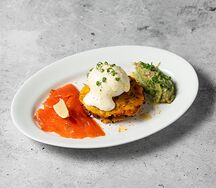 Драник (батат, лосось, яйцо пашот)