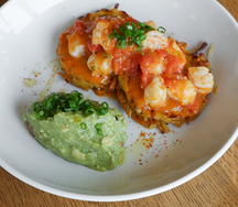 Драник из батата с креветкой и гуакамоле