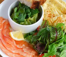 Фирменный завтрак AQ с лососем