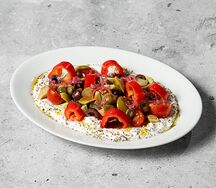 Греческий салат с авокадо