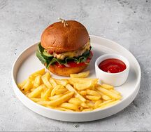 Бургер мадам Ко-Ко с картофелем фри