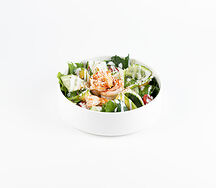 Зеленый салат, креветки, тайский чили, йогурт