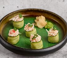 Ролл краб, авокадо, огурец