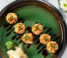 Теплый ролл с креветкой