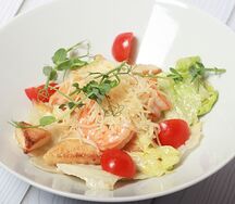 Салат Цезарь с креветками