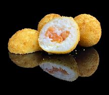 Рисовые шарики с лососем