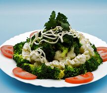 №413 Салат с брокколи и цветной капустой