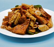 №452 Тофу с морепродуктами на чугуне