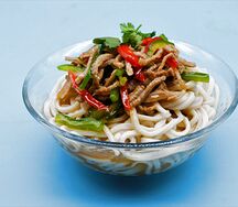 №548 Острая лапша ручной лепки со свининой