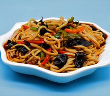 №545 Лапша ручной лепки со свининой и овощами в кисло-сладком