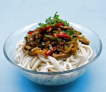 №547 Лапша ручной лепки со свининой и баклажаном