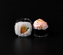 Ролл запечённый с форелью