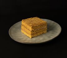 Пирожное Медовик