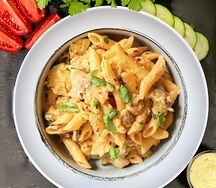 Паста с курицей и грибами