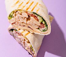 Шаурма с курицей, овощами и кисло-сладким соусом