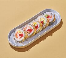 Ролл Теплый с креветкой, лососем и омлетом